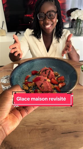 Glace maison revisité avec crumble et sirop de fruits frais