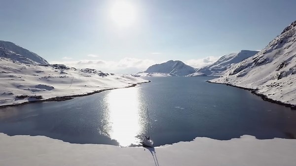 Midnight Sun Sailing: 24 Hours of Daylight in the Arctic
