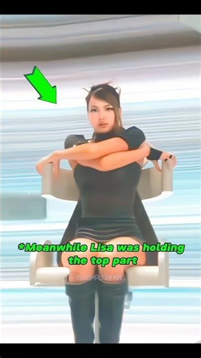 Lisa was holding the top part of chair😂😅 #blackpink #lisa #lisashorts #rosé #shorts #shortsfeed