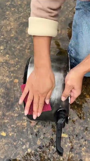 Do you know? This emery scouring pad is so easy to use. Its friction is much greater than that o