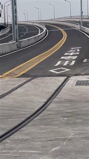 八里輕軌與末端連接的淡江大橋公車專用道（2026年4月中）🌉🌁🚋🟥
