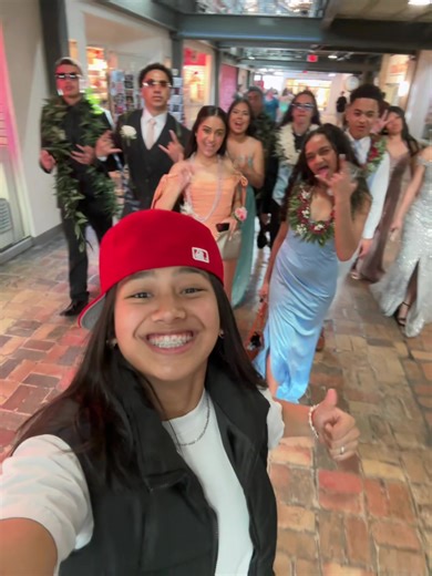 taking pop prom photos😛📸 #fyp #prom #photographer #viral