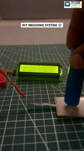 How much does it weigh? 😳⚖️Pressure sensor detects weight in real time #roboarmy #arduinoprojects