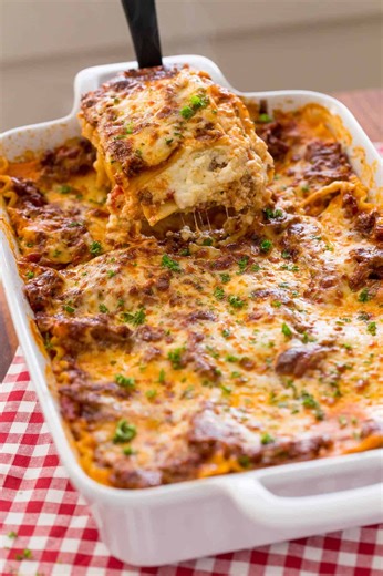 47K views · 449 reactions | I’ve heard over & over that this is the best lasagna recipe they’ve ever made. RECIPE: https://natashaskitchen.com/lasagna-recipe/ #lasagna #casserole #classiclasagna | NatashasKitchen.com | Facebook