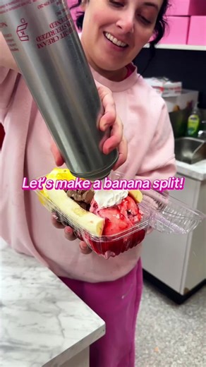 An ice cream shop classic, with a Modern Cone twist (i.e. bigger scoops and better toppings)📍Michigan