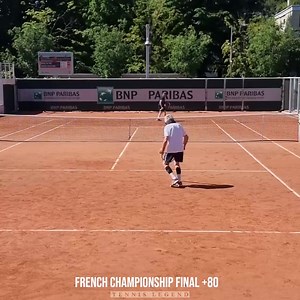 #FFT : Michel Coutrix, 80 ans, (15/2, en blanc), sacré champion de France contre Eric Loliée (15/4) en finale. Ils sont nés en 1943 ! Chez les Dames, Michèle Bichon (15/2) sacrée championne de France contre Frédérique Caillard (15/3) ! 📷 Tennis Legend | Tennis Actu