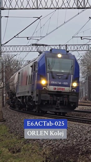Dragon Orlenu ze składem cystern jedzie przez łuk w Sopocie w stronę Gdańska #e6actab #newag #orlen #trainspotting #dlaciebie