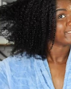 Summer hair, we do care! 🌴@_harrisjanae_ recently gave us a step-by-step of how she uses our #HawaiianSilky Triple Butter Collection to achieve the curl of her dreams! 😍 Talk about hair that makes you say “Yasss!” 🔥 Our entire #HawaiianSilky Triple Butter Collection holds all the lush, long-lasting ingredients (Mango Butter, Murumuru Butter, and Shea Butter) for those "picture perfect curls" 😍 Shop our entire Hawaiian Silky product line at the link in bio. 🧡 #HawaiianSilky #Triplebutter #Cu