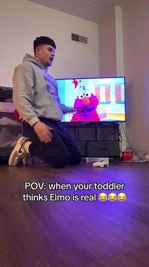 ELMO IS NOT REAL 😭😂😂😂 #fyp #funny #foryoupage #comedy #jokes #humor #trending #viral