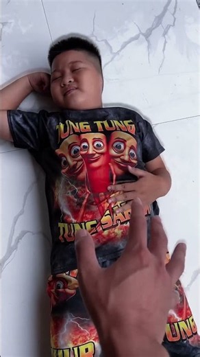 Phần 195 | Bạn Đói Bụng Bắt Bạn Đi Lấy Đồ Ăn Và Cái Kết Đau Lòng 😢