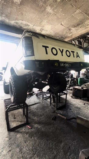 “Turbo says shhh… pipe says NO 😎” #turbodisel #hiluxln106 #offroad4x4 #ln106