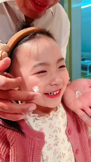 Dudu received her first ever award certificate! After seeing the certificate… #Dudu'sHumbleLife