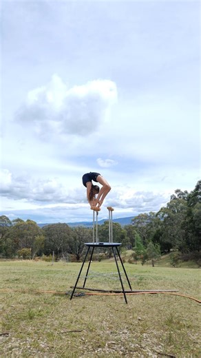 🤸🤸🤸 #handbalancing #circustricks #handstandpractice #acrobalance #circus #handstandtricks #circusinspiration #handstands #handstandcontortion #contortionkid #contortiontricks #contortion #circusgirl #handstandartist #circusartist | indi_acro_gymnast