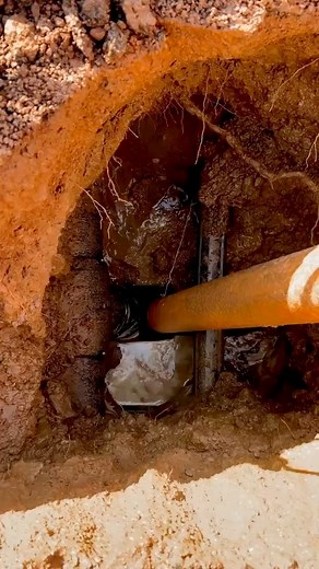 Ever wondered what hydro excavation actually does? Here’s your answer.. 🌪️🚚 #plumbing #satisfying #waterremoval #tradie #burstpipe #plumbinglife #topend #outback #darwin #northernterritory #australia #seltershawplumbing | Selter Shaw Plumbing