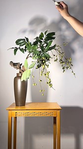 Tutorial flowers arrangement of Longan branches in a vase! #teachesflowerarrangement #dmentflower #teachesflower #canbox #flowerlovers #orientalflower #arrangementflower #flower #arrangement #flowerlover | D’men Flowers