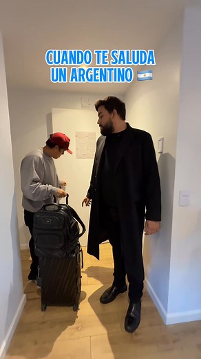 Cuando te saluda un argentino 😂❤️😭 @airbnb #argentina | El Mindo