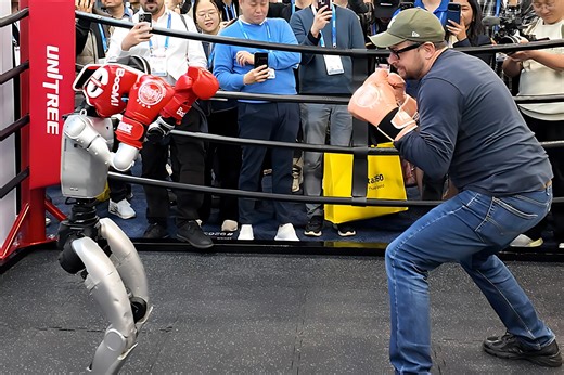 CES 2026 : j'ai fait un combat de boxe contre le robot Unitree G1