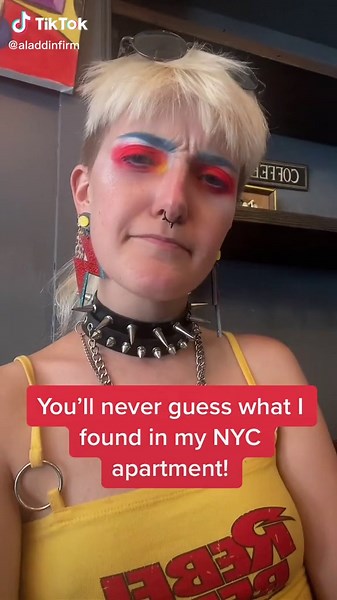 Gideon’s pronouns are he/they/it, and their stage name is POD. They are now the 4th member of @thespacestationnyc and is coming on tour with us. Our new SNAILIEN friend 👽🐌 #nyc #brooklyn #snail #snails #snailtok #snailsoftiktok #snailtiktok #newyork #newyorkcity #gardensnail #whatisnewyork #brooklynny