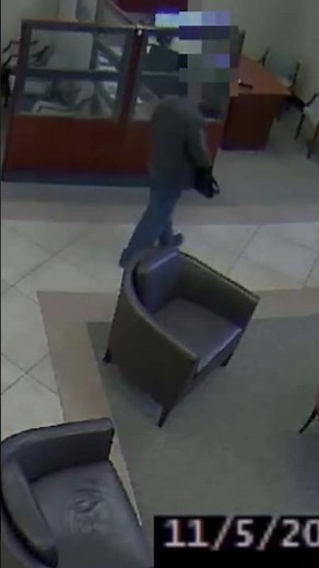 Police searching for suspect in armed bank robbery in Florida