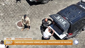 133K views · 4K reactions | Sete chefes do Comando Vermelho foram transferidos do complexo penitenciário de Bangu 1 no Rio de Janeiro para presídios federais. A operação ocorreu com escolta em viaturas blindadas até a base aérea do Galeão, onde os detentos embarcaram em um avião da Polícia Federal com destino ao presídio federal de Catanduvas, Paraná. Posteriormente, eles serão redistribuídos entre outras unidades prisionais #FalaBrasil | Fala Brasil | Facebook