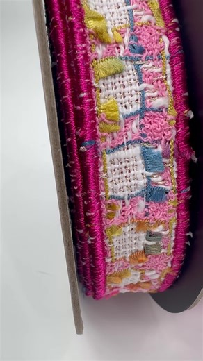 Add a pop of seasonal charm to any project with this spring inspired ribbon combo! Comment