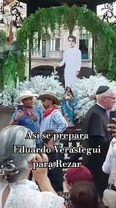 Eduardo Verástegui ATTENDING TO HIS FANS before praying - #rosaryaroundtheworld