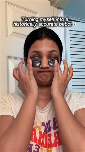 Sheel Bisht on Instagram: "Finally did this trend after 6 hours of struggle — baby not sleeping, making dinner, feeding her, putting her to sleep… and of course, she woke up 6–7 times in between🫠✨ Mom life but make it consistent 💪 . bebot trend, bebot makeup, filipina baddie, 2000s filipino aesthetic, bebot song tiktok, y2k makeup tutorial, pinoy nostalgia, bebot transformation, apl.de.ap bebot, bebot hair tutorial, 2000s baddie look, filipina beauty, pinoy y2k, bebot transition, bebot dance t