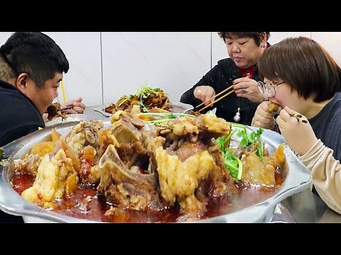 老婆想吃猴哥必须宠着，一大盆羊蝎子火锅，俩人啃到过瘾，太幸福了！【胖猴仔】
