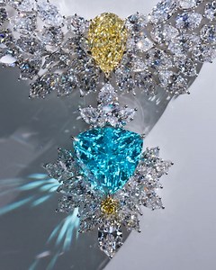 With its electric blue 16.10 carat Paraiba Tourmaline and yellow diamonds and diamonds, this striking necklace tells the story of Mr. Winston’s enduring belief: that the world’s most beautiful gems deserve to be seen, celebrated, and shared. Talk to Me, Harry Winston is a collection where every jewel is a conversation. #HarryWinston #WinstonHighJewelry | Harry Winston