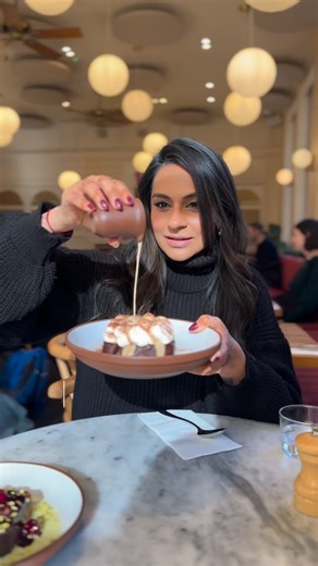 Guys, I had to make a video about this spot… @mallowlondon invited me to try their new Aurum menu ..and they may just be my new favourite brunch spot 😍 Now while the French toasts might be the show-stoppers(and they are..the tiramisu with white chocolate mousse and espresso anglaise, and the pistachio cherry with sour cherry compote and pistachio anglaise were both so dreamy)…. Im a big savoury girl and my personal highlight was the creamy mushroom brioche 😮‍💨😮‍💨 Garlic mushrooms on toasted