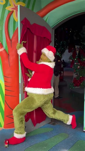Visit Universal Studios: A Grinch Holiday Experience