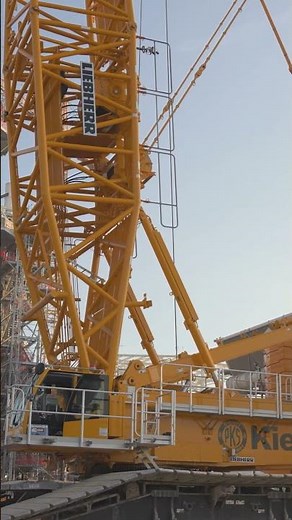 Meet One of Kiewit's Largest Cranes: The LR 1800 Crawler Crane #construction #constructionequipment