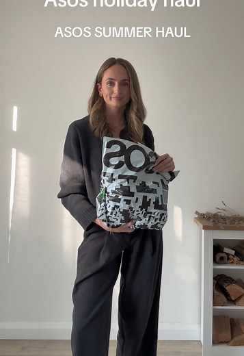 I’m going away next week so here is an @asos holiday clothing haul 🌺🐚🦞🥥🌸 #holidayoutfitideas #holidayclothes #holidayhaul #asoshaul #clothinghaul #asossummerhaul