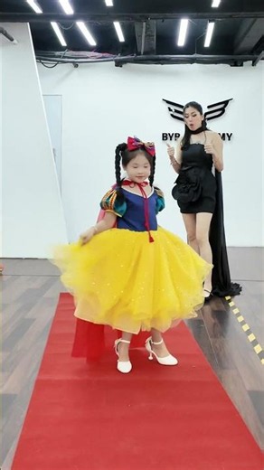 Unexpected Red Carpet Catwalk #bybacademy #thanhhuyennguyen #daotaonguoimau #5g