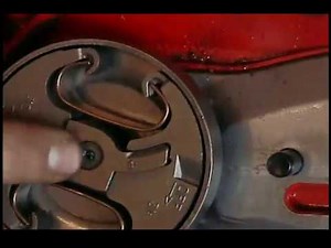 How to remove a chainsaw clutch