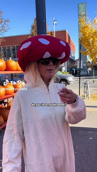 a very shroomy halloween🎃