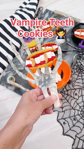 Sink your teeth into these spooky-sweet Vampire Cookies! Made with sugar cookies, frosting, mini marshmallows, and cashews for those perfect fangs. So easy to make, it’s scary how fast they disappear! #HalloweenTreats #VampireCookies #happyhalloween #halloweenparty | Everyday Shortcuts by Alison McFadden