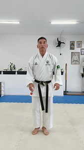 Advanced Plyometric Zenkutsu Dachi 👊 Traditional exercise from Goju-ryu 👊 Strengthen your body 👊 Fortaleça seu corpo 😉 Akira Saito Renshi-Shihan 6 Dan Karate-do Goju-kai #saude #saobernardodocampo #academia #karatedo #karate #gojuryu #fitness #gojukai #saitoacademy #ikga #kata #kumite #dojo #budo #ashisabaki #jyukumite #fortalecimiento #foryoupage #foryou #business #empresario #controlemental #mente #body #strenght #healthylifestyle #healt ✓ AULAS PERSONALIZADAS PRESENCIAIS E ONLINE ✓ CONSUL