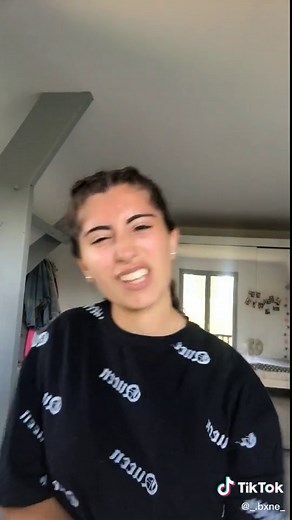 Vous écoutez @iam_evaqueen ? 👑 #pourtoi #fyp #viral #evaqueen