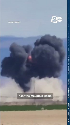 Two F-18 Growlers collide at Idaho Airshow, all four crew safely eject as planes burst into flames