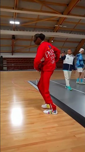 Snoop Dogg plus Crip Walk
