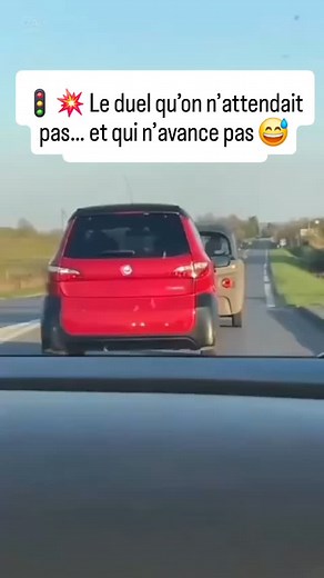 Christophe Rasquier on Instagram: "Sur la piste aujourd’hui : la Citroën Ami contre la microcar rouge 🔥 Qui va l’emporter ? Suspense insoutenable… 🐢 #humour #voituresanspermis #drôle #course #fails #instantdrôle #mdr #auto #funny"