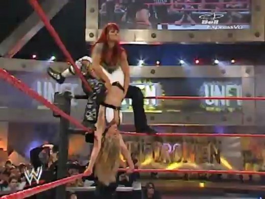 Lita vs Trish Stratus