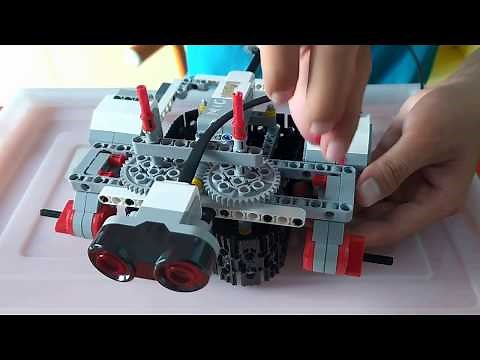 LEGO EV3 MINDSTORMS "Vacuum Cleaner / Sweeper Bot" Building Instructions