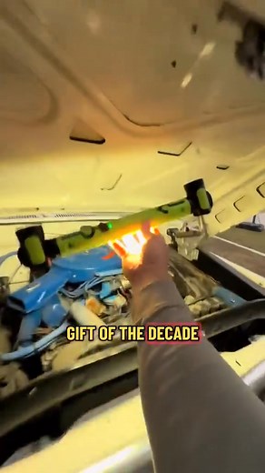  The ultimate portable LED work light is here! This 3000 lumen...