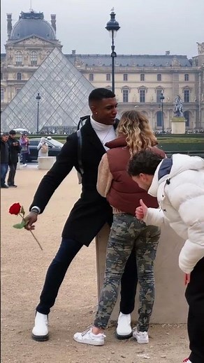 Giving Roses to stranger couple #kindness #usa #soilexperiment #fypシ #love