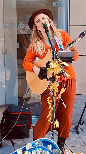 #blankspace by #taylorswift 🎶☺️ #hanau #straßenmusik #hessen #herbst #musik #live #cover