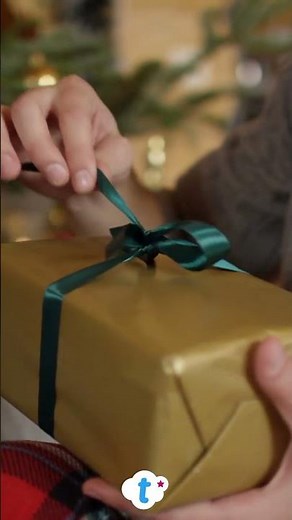 Why red envelopes are gifted during Chinese Lunar New Year