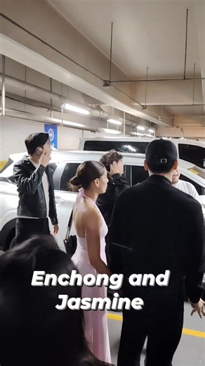 Sweet naman Enchong Dee and Jasmine Curtis-Smith nagholding hands.. The Loved One Red Carpet Premier | Matthew Cheng