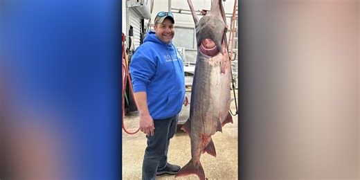 Angler snags world record on Missouri lake during first-ever paddlefish trip with friends